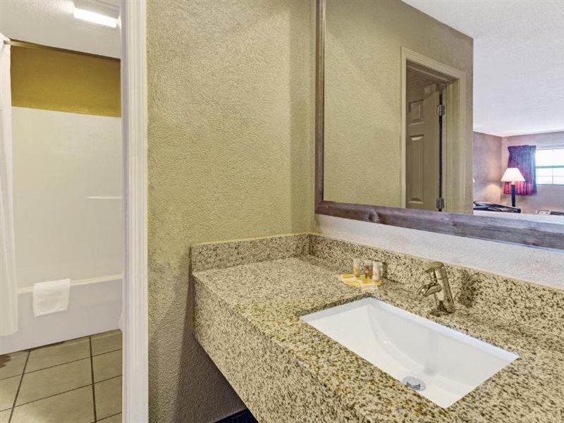Days Inn By Wyndham Cherokee Near Casino Exteriör bild