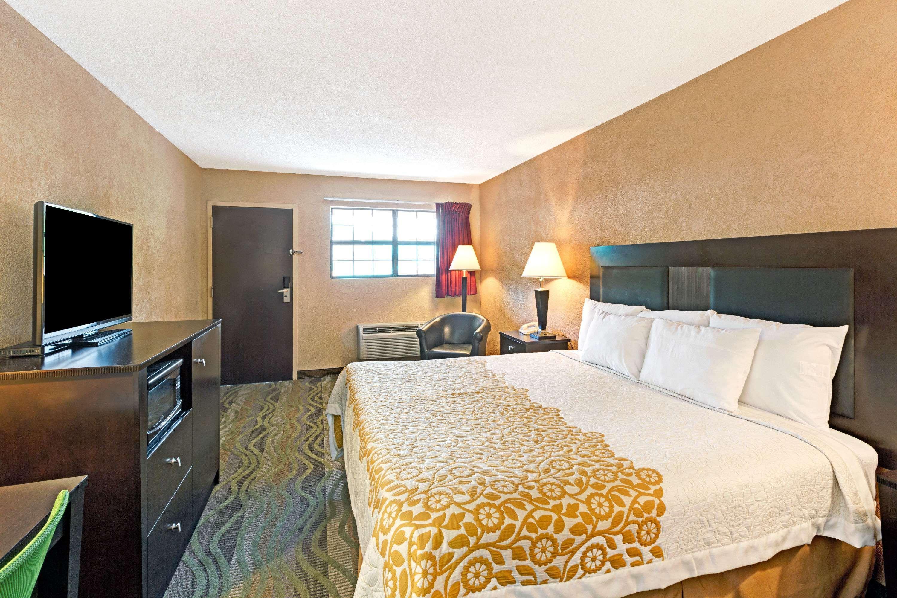 Days Inn By Wyndham Cherokee Near Casino Exteriör bild
