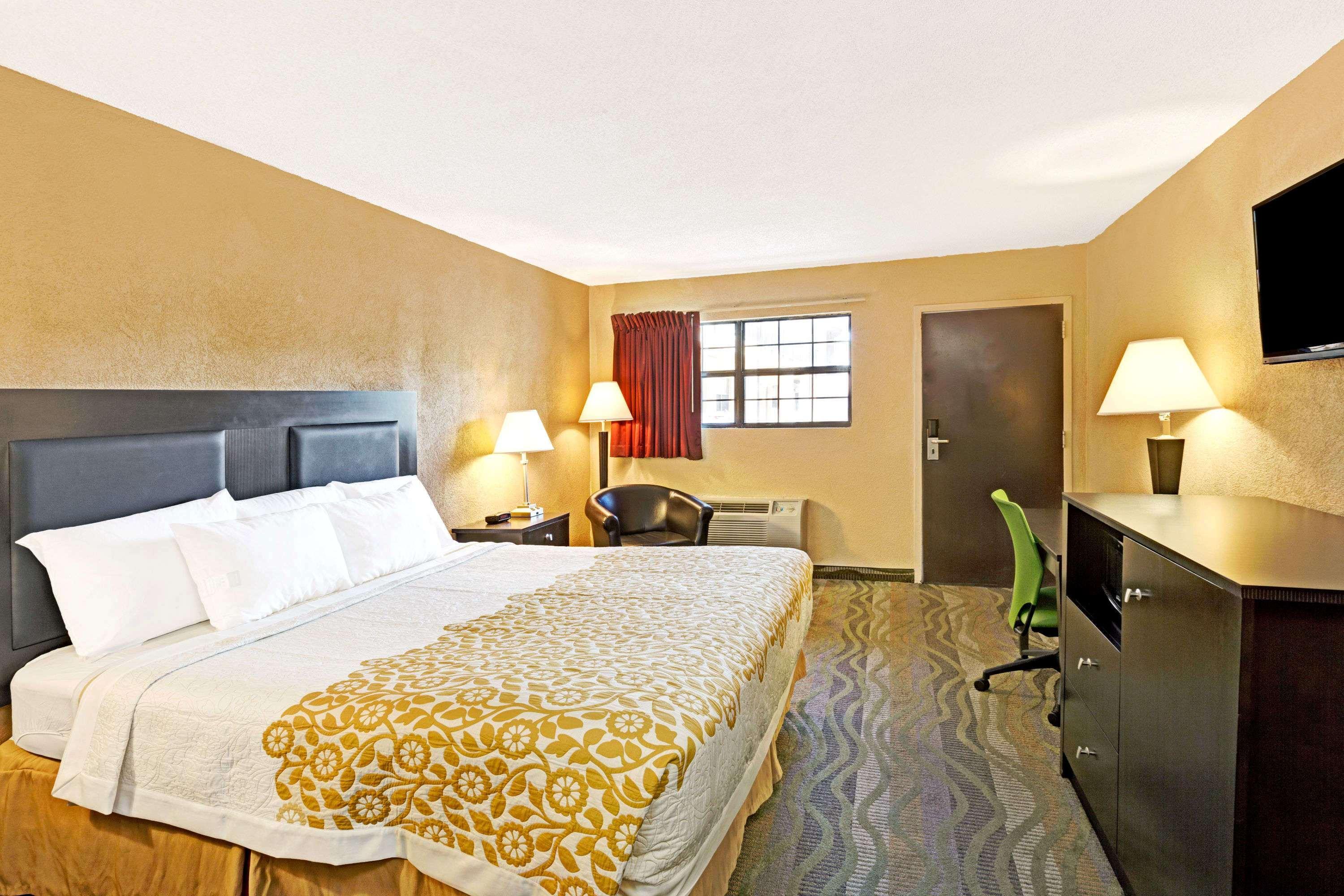 Days Inn By Wyndham Cherokee Near Casino Exteriör bild