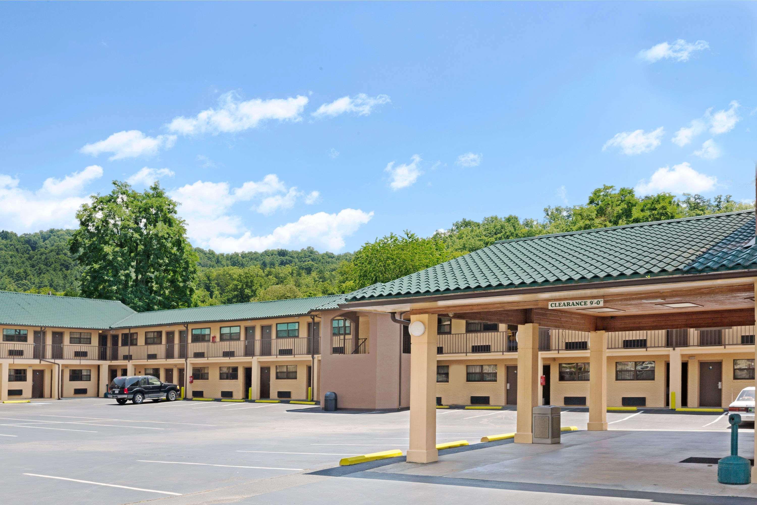 Days Inn By Wyndham Cherokee Near Casino Exteriör bild