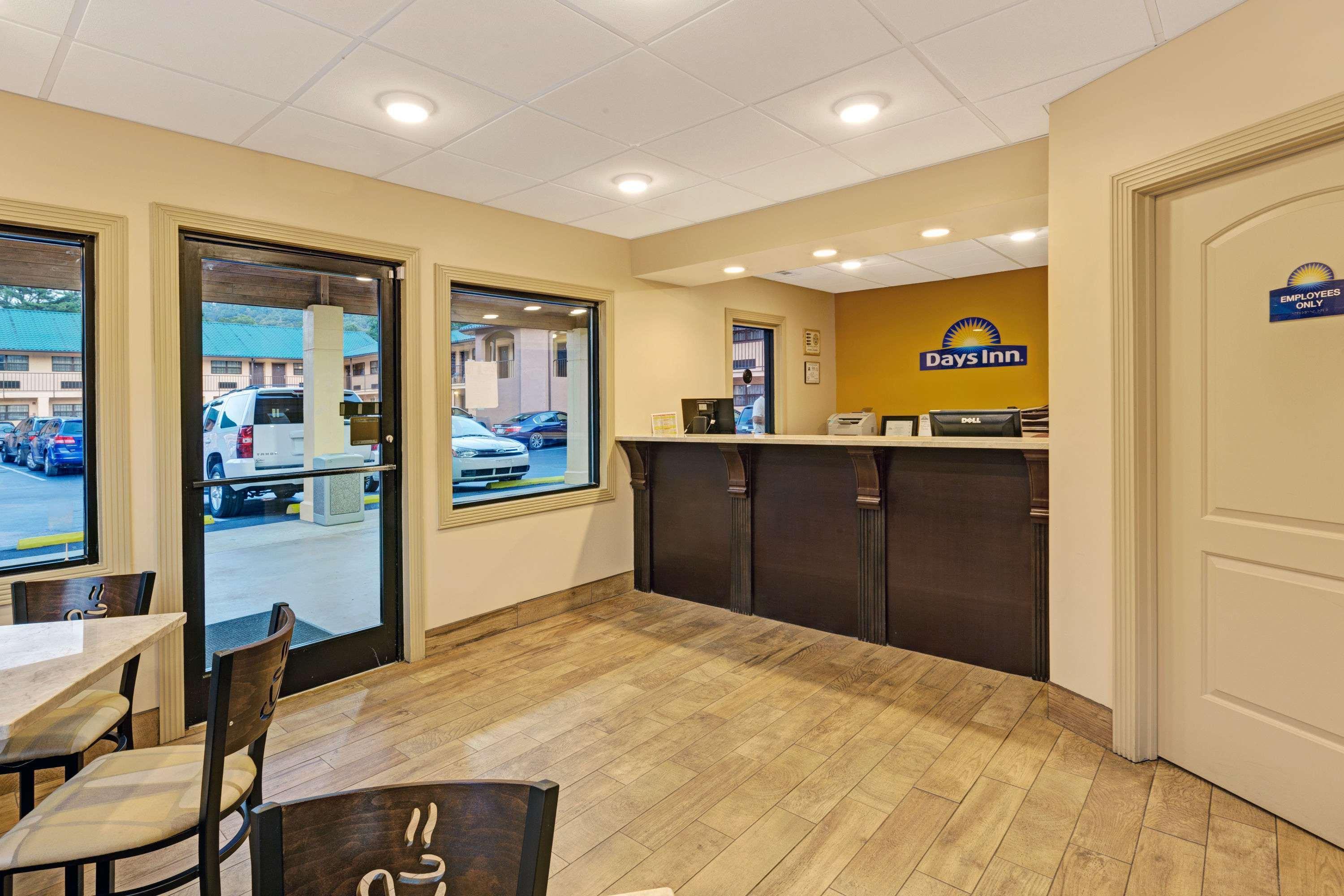 Days Inn By Wyndham Cherokee Near Casino Exteriör bild