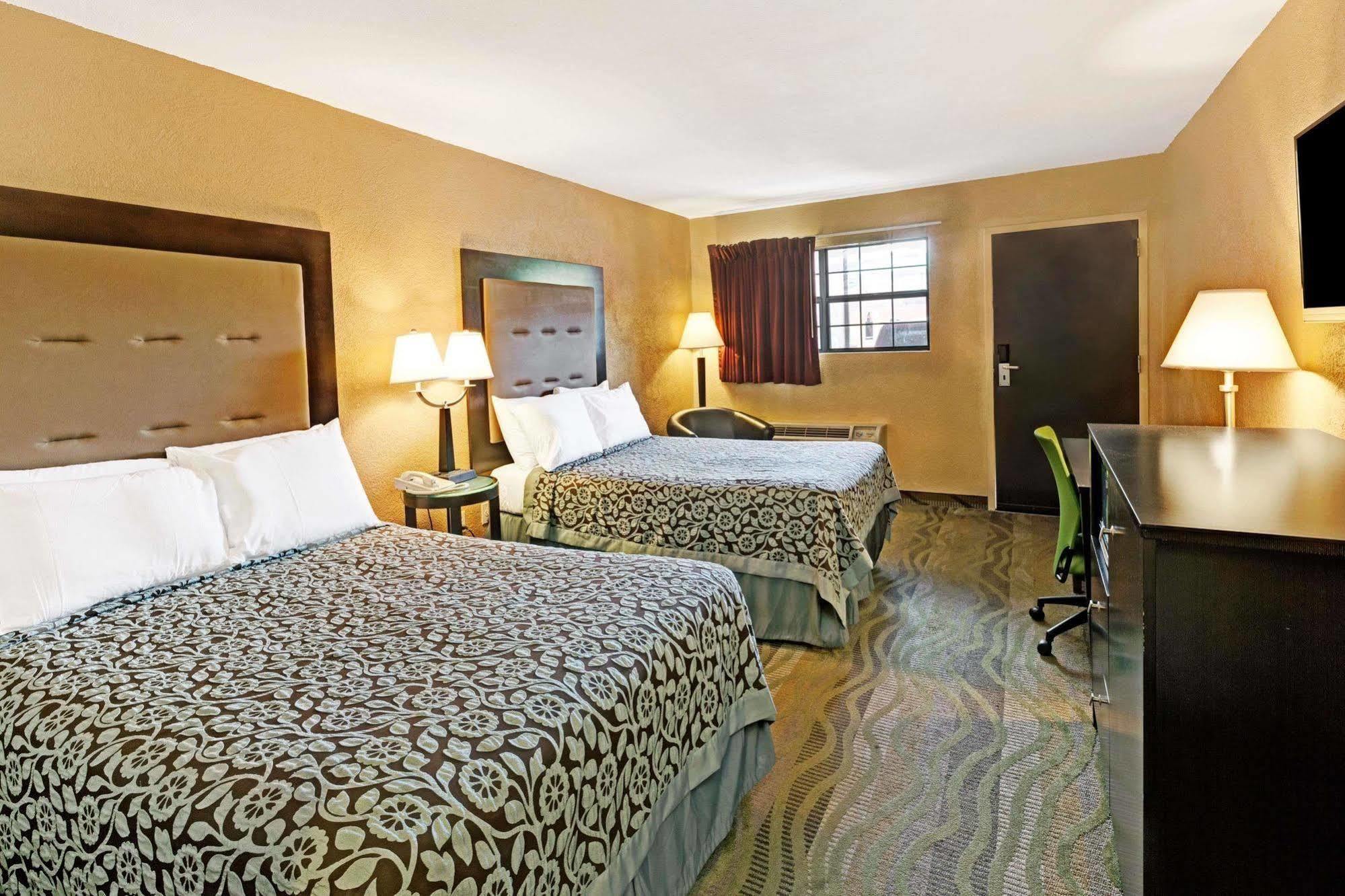 Days Inn By Wyndham Cherokee Near Casino Exteriör bild