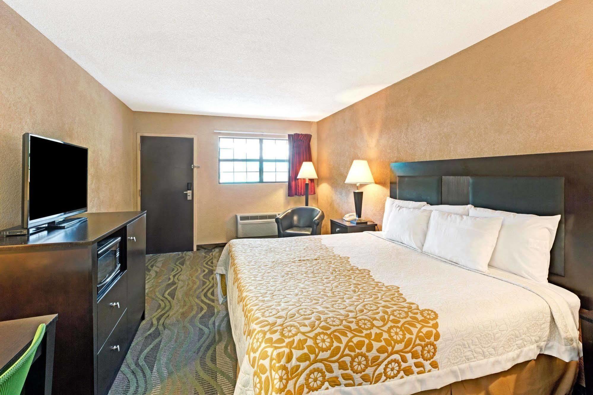 Days Inn By Wyndham Cherokee Near Casino Exteriör bild